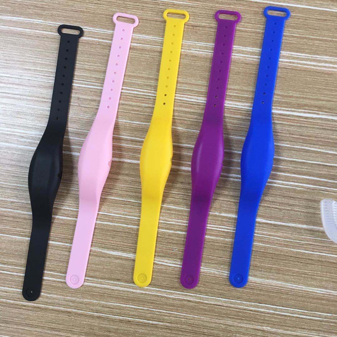 Silicone Wristband Wash Hand Sanitizer Dispenser Bracelet for Kids& Adults